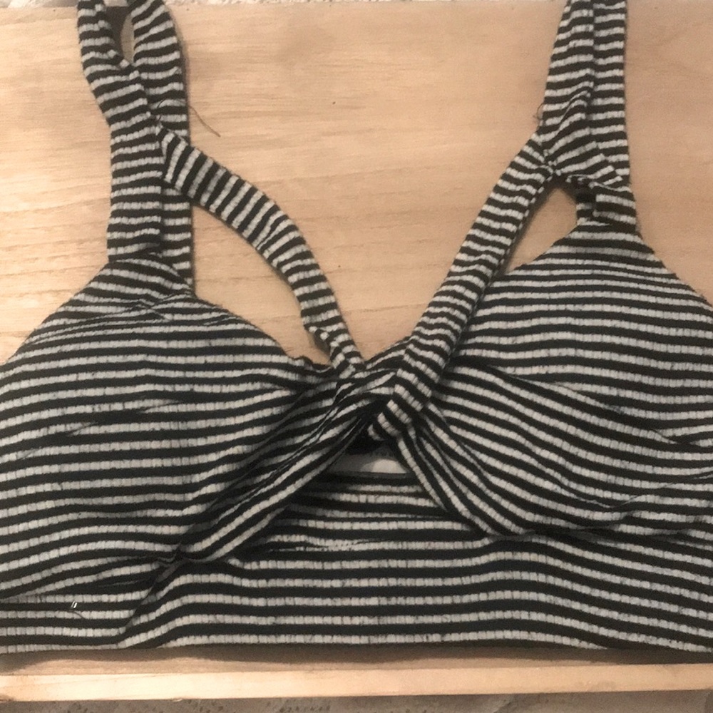 Black and white cropped tank top